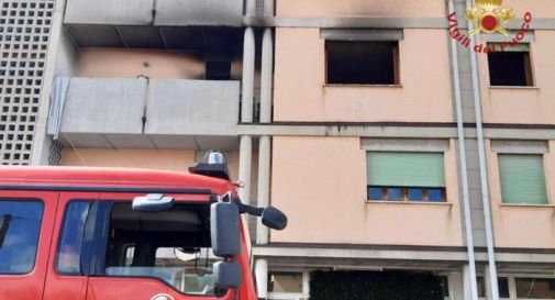 Incendio in abitazione, quindici intossicati 