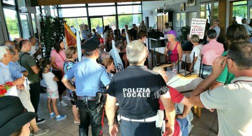 Banche, Baretta a Montebelluna: disordini a manifestazione risparmiatori 