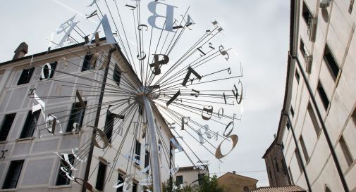 Dandelion: la mostra di Enrico Benetta, curata da Chiara Casarin