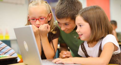 Educare i bambini con l'uso della didattica digitale: nelle scuole 