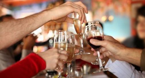 Consumo di alcol: nel 2018 nella Marca bevute 52mila bottiglie al giorno