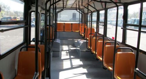 Compra un autobus e scappa senza pagare