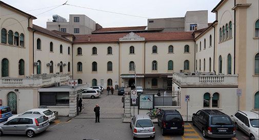 Profugo al pronto soccorso per un malore. Viene dimesso, ma durante la notte muore