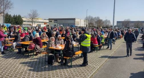 Santa Lucia di Piave, un migliaio di persone alla festa per il pensionamento di Szumski