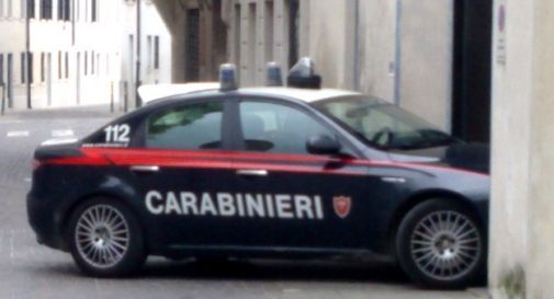 Giovane ubriaco insulta i carabinieri: manette