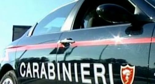 Scappa dopo l’incidente e nasconde il suv in un casolare: scovato e denunciato 