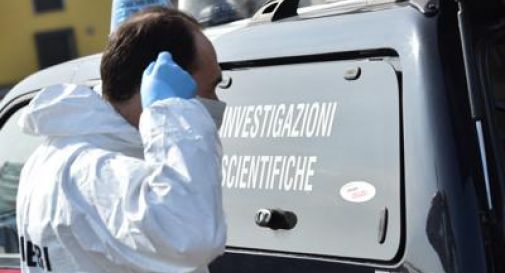 Uccide la moglie e poi si spara un colpo alla testa