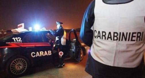 Banditi in fuga centrano auto con papà e figlia