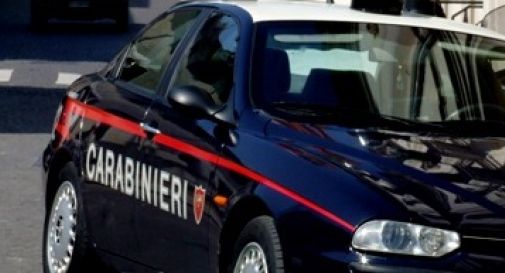 Ubriaco in macchina, tenta di corrompere i carabinieri con 700 euro