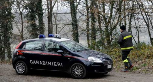 Va nel bosco, si spoglia e si lascia morire di freddo. 48enne trovato cadavere