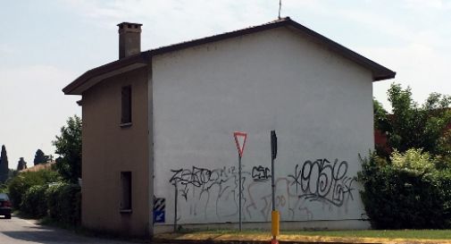 Giù una casa per far spazio alla rotatoria 