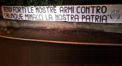 Preghiera Alpino censurata: striscione di CasaPound su muro Diocesi