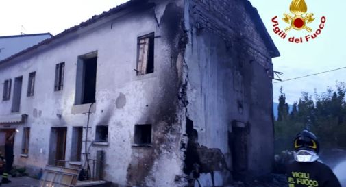 Casa a fuoco, allarme Vittorio Veneto