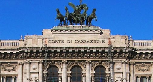 Si ritiene leso dal comune, chiede 1,5 milioni 