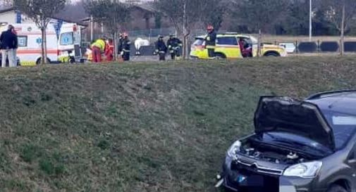 Asolo, colto da malore in auto, muore e si schianta contro motociclisti 