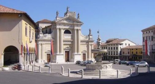 Piazza Duomo a Ceneda: nonostante le rassicurazioni l'opera non è nel piano triennale