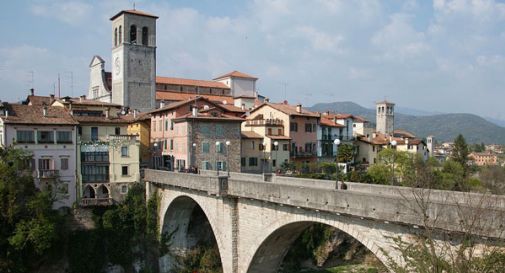 Uomo si uccide buttandosi dal ponte in pieno giorno