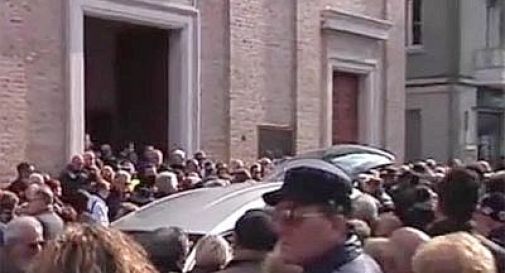 Civitanova, dolore e rabbia ai funerali