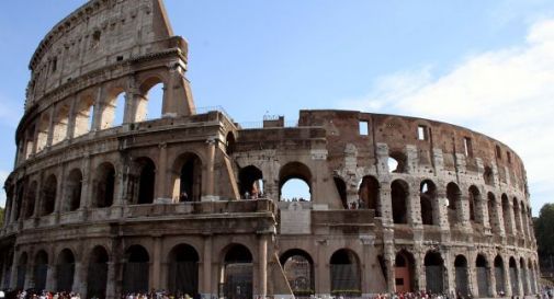 Tragedia sul lavoro al Colosseo, operaio  precipita da un'impalcatura: aveva 22 anni