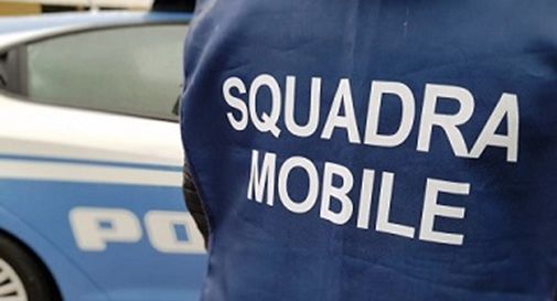 Cinque ricercati arrestati, quattro ai domiciliari: l'operazione della Mobile