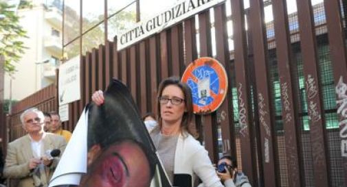 Caso Cucchi, sospesi carabinieri accusati di omicidio. Ilaria: 