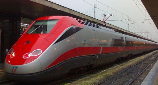 Si suicida a 22 anni gettandosi sotto il treno