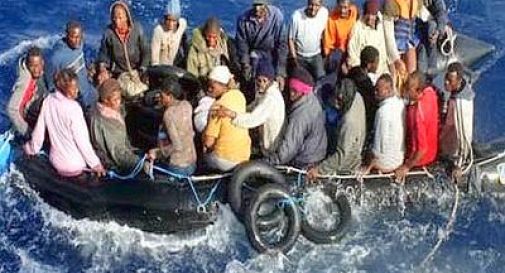 150 migranti a bordo di un barcone a 7 miglia a sud da Lampedusa, soccorsi