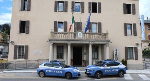 Manovre sospette: furgone fermato dalla polizia la droga nascosti all'interno