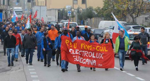 Electrolux, in mille occupano la Pontebbana