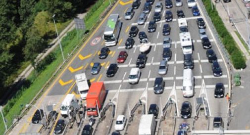 Code in autostrada per il grande esodo