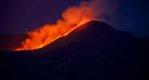 Etna, eruzione: attività esplosiva con forti boati
