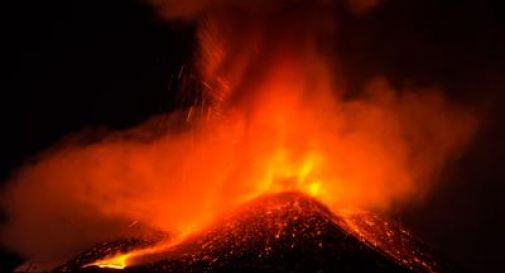 Etna, continua l'attività stromboliana con boati e tremori