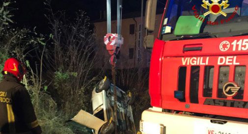 Tragico incidente in auto, muore a soli 22 anni