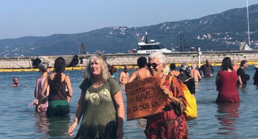 In mare vestite a Trieste, a sostegno delle donne musulmane
