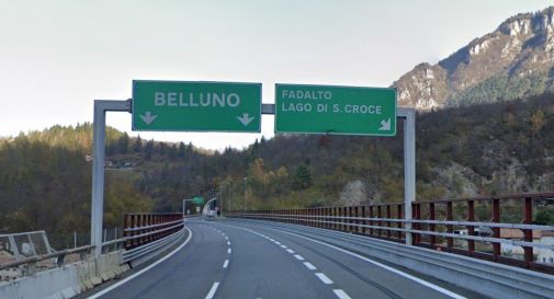 Incendio al pullman, chiuso il tratto Fadalto-Belluno