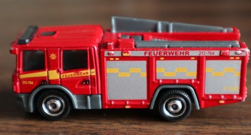 camion dei pompieri giocattolo