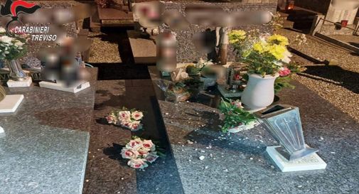 Paese, identificati i presunti vandali del cimitero