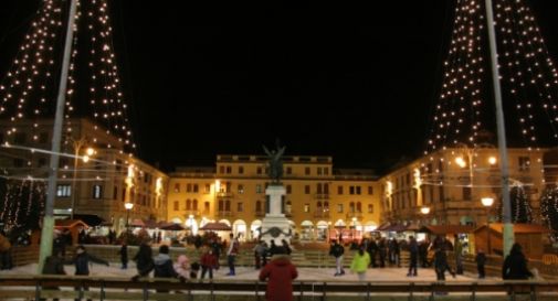 pista di pattinaggio in piazza