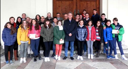 Gli studenti rigenerano 12 pc e li donano alle scuole