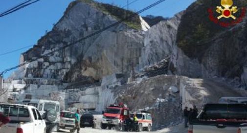 Carrara, frana alla cava: due operai sotto le rocce