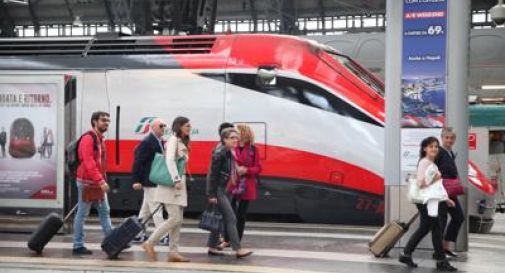 Trenitalia, dimezzati aumenti su abbonamenti Frecciarossa