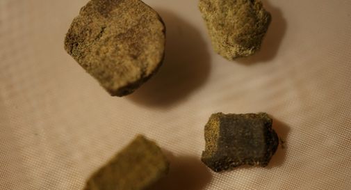 Cornuda, fermato con un panetto di hashish: denunciato