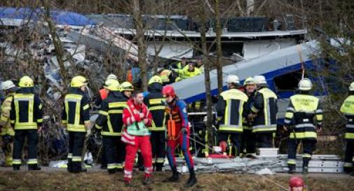 Scontro tra treni in Baviera, almeno 8 morti e 90 feriti