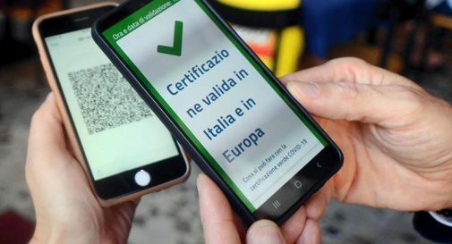 Clienti al bar senza green pass. Tre dipendenti erano anche irregolari 