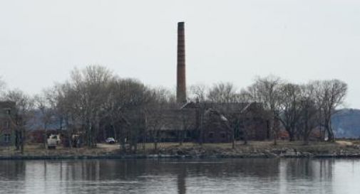 Coronavirus New York, fossa comune a Hart Island