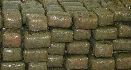 Beccato con 51 Kg di hashish, arrestato