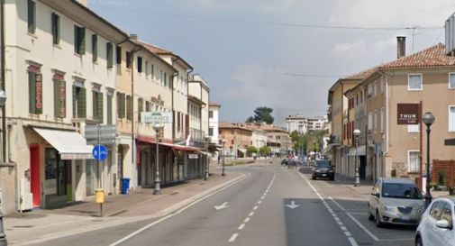 Si cappotta in pieno centro a Montebelluna