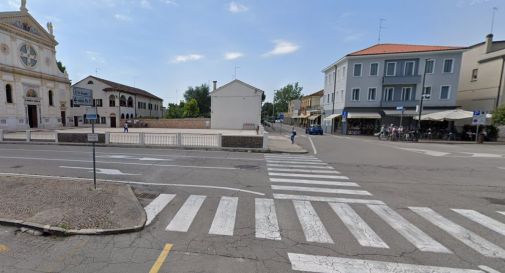 Vice comandante della Polizia locale travolta sulle strisce a Mogliano