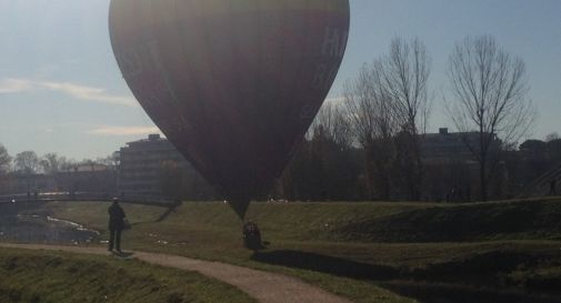 la mongolfiera nell'alveo del Monticano