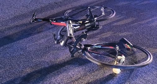 Ennesima tragedia della strada : ciclista perde la vita travolto da un'auto 